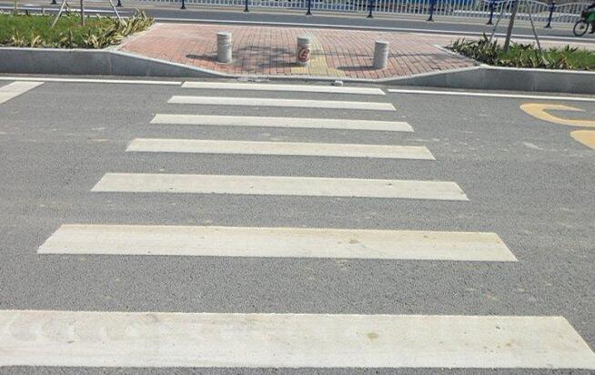 熱熔標(biāo)線涂料生產(chǎn)原材料及其作用有哪些？襄陽道路標(biāo)線施工廠家為你介紹