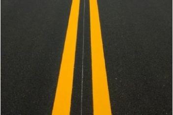 道路交通標(biāo)線在性能上有什么樣嚴(yán)格的要求呢？